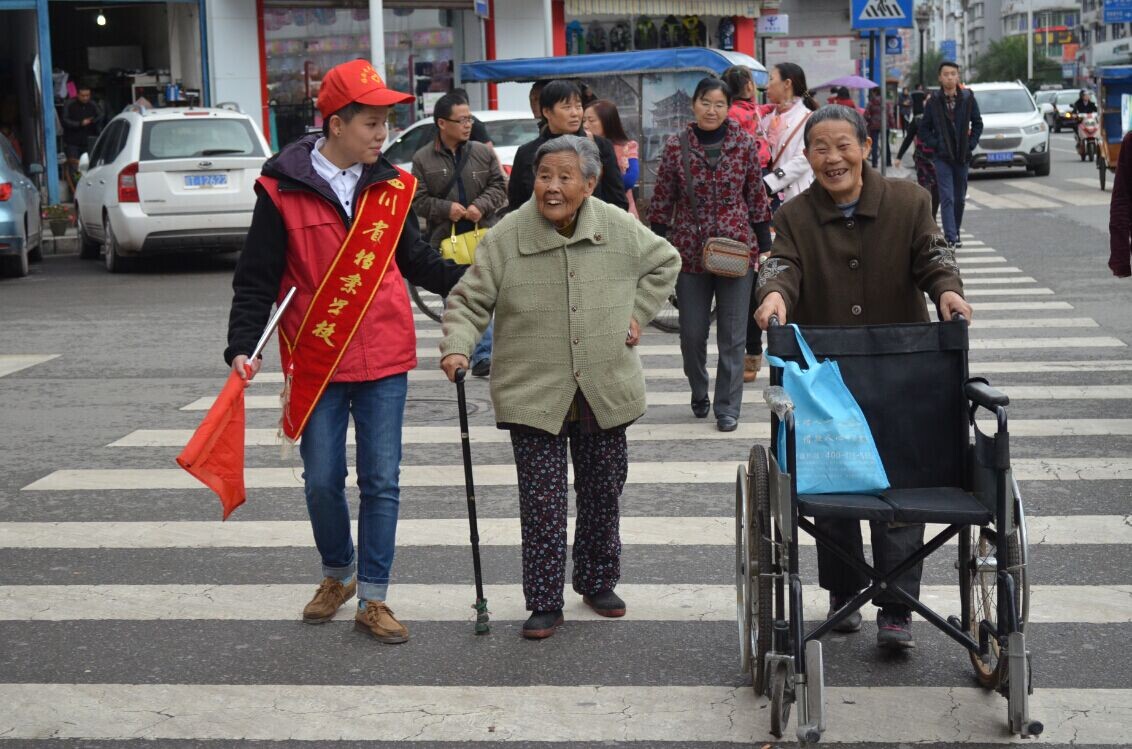 扬志愿精神&#8226;展文明风采――我校青年志愿者积极参加文明交通劝导志愿服务活动
