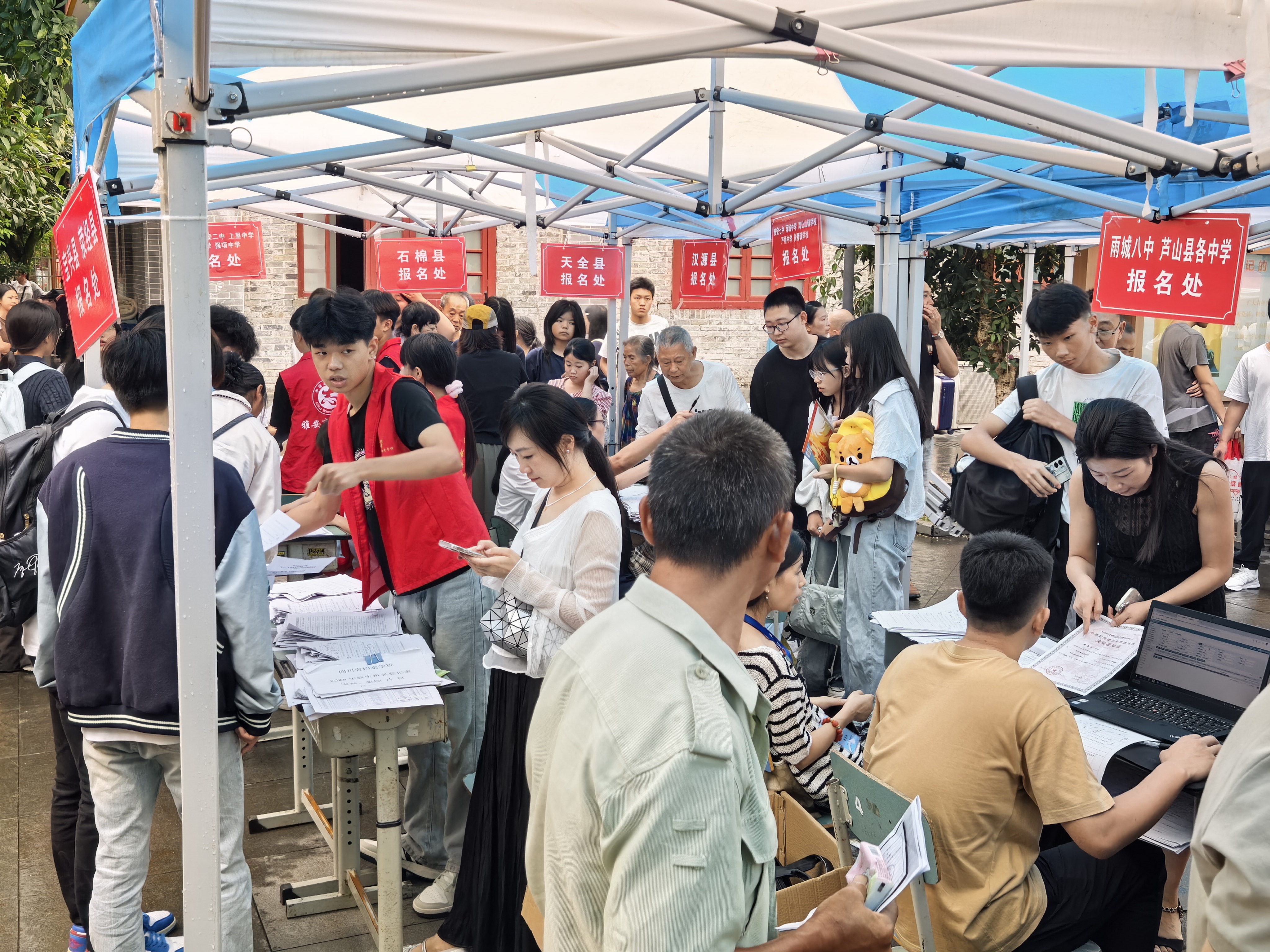 满“新”相遇  筑梦启航——省档案学校2026级新生报到
