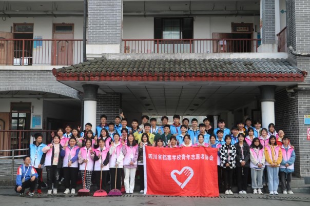 人人学雷锋  服务树新风——兰台青年志愿者集中行动“绿色校园项目”开始啦
