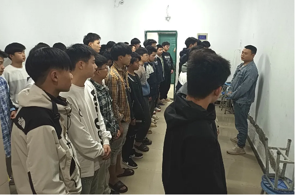 方寸之间见功夫 细节之处育人品——省档案学校开展学生宿舍内务提升行动