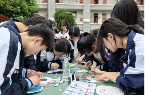 绿色交换·创意无限——省档案学校举办兰台市集活动